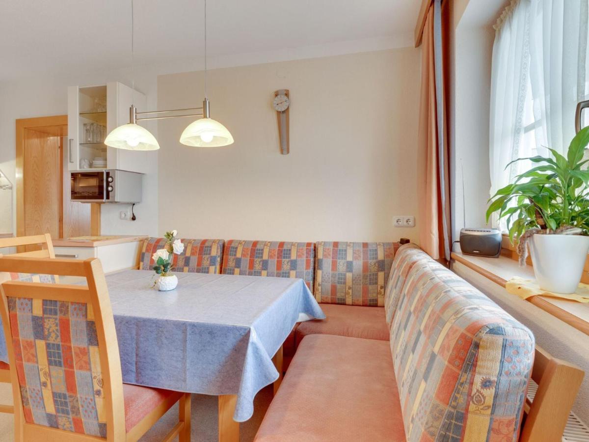 Quaint Apartment In Hainzenberg Near Horbergbahn Exterior foto