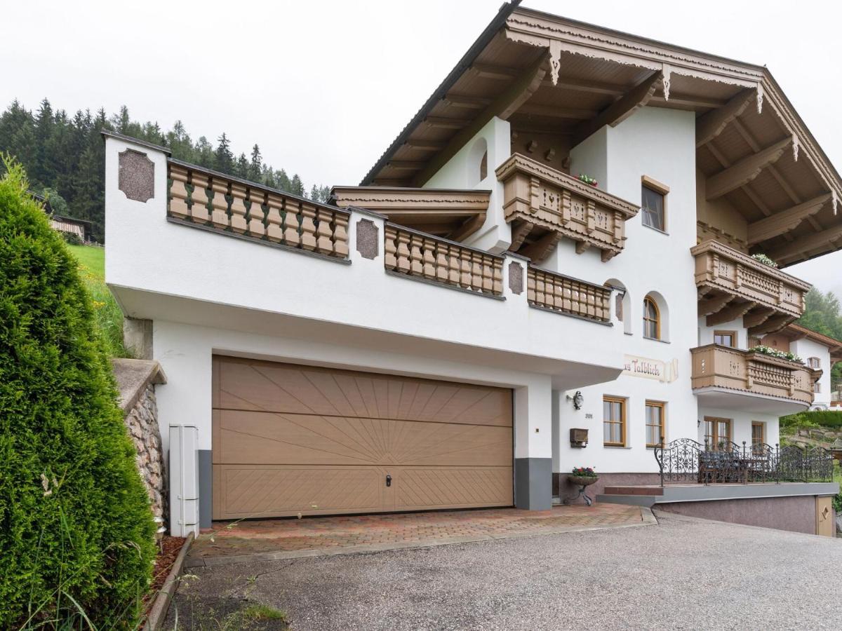 Quaint Apartment In Hainzenberg Near Horbergbahn Exterior foto