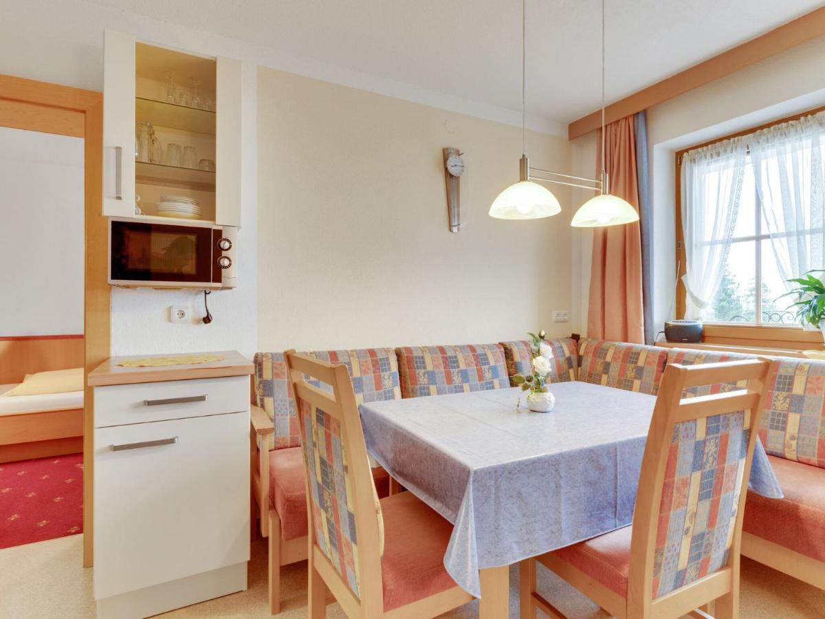 Quaint Apartment In Hainzenberg Near Horbergbahn Exterior foto